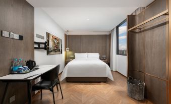 Marriott Hotel (Shaoguandong Railway Station The History East Street)