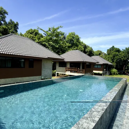 No 8 Nature Home Poolside Bungalow Woktum