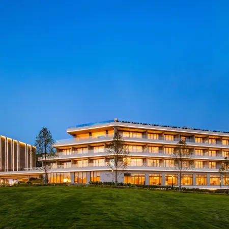 Shanbian Hot Spring Hotel (Wanfenglin)