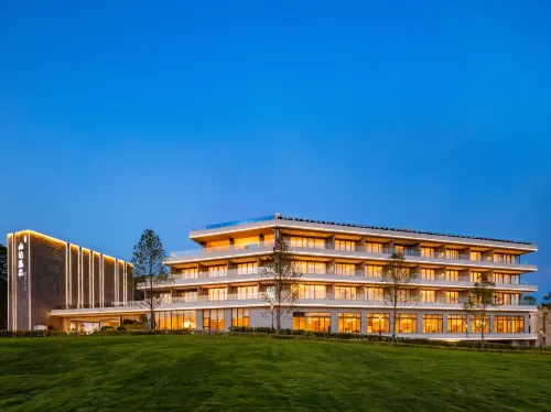 Shanbian Hot Spring Hotel (Wanfenglin) - Luxury