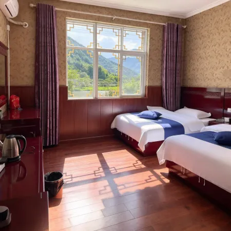 Deqin Shenchuan Pilgrimage Hotel