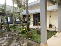Omah Tentrem By Slow Living - parking