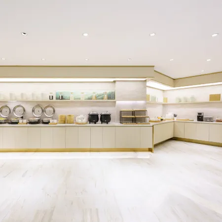 HanTing Hotel (Dalian Qingniwa Bridge Subway Station) Отели рядом с достопримечательностью «Здание «Мори»»