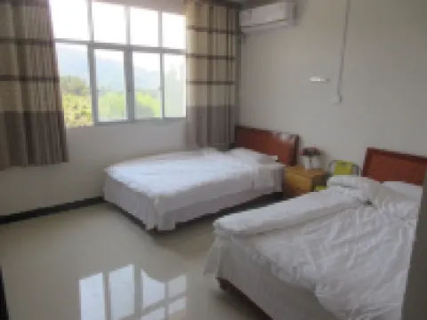 Huangbaishan Center Hotel