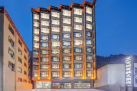 Yayajiang Xueyu Qingcheng Hotel Hotels near Observation Deck of Pilgrim Eighteen Bends