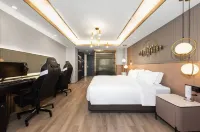 Wuhan Oin E-sports Hotel (Guanggu Plaza Yangjiawan Branch)