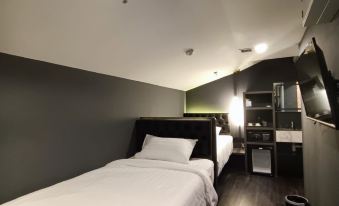 HOTEL JJH - Newly Opened Near Bugis