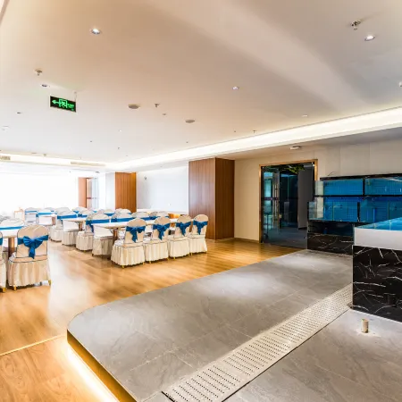 Yajiang Yuecheng Hotel