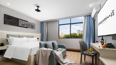 Baiya Smart Hotel (Jianghan Road Metro Pedestrian Street Night Market) in Wuhan