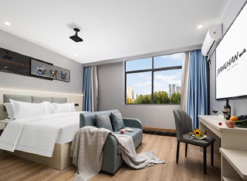 Baiya Smart Hotel (Jianghan Road Metro Pedestrian Street Night Market)