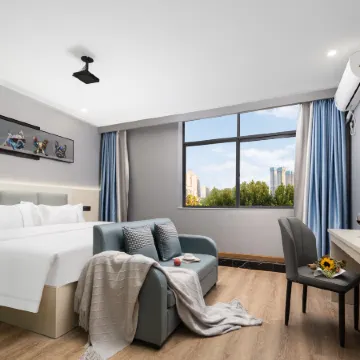 Baiya Smart Hotel (Jianghan Road Metro Pedestrian Street Night Market) Отели в г. Ухань