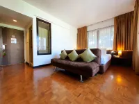 Hotel M Chiang Mai Các khách sạn gần Cổng Ta Phae