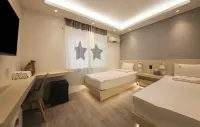 Backpackers in Yeosu