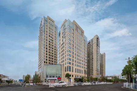 Dali High-speed railway station Erhai Park Atour Hotel