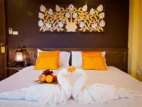 Cm Night Bazaar Boutique Hotel Отели рядом с достопримечательностью «Мост Наварат»