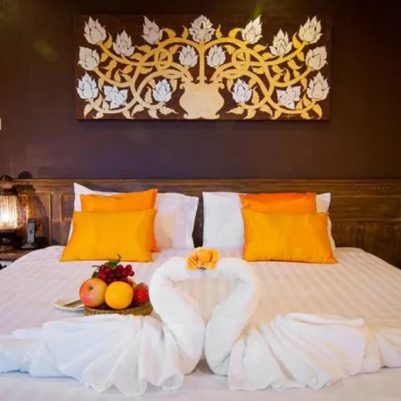 Cm Night Bazaar Boutique Hotel Отели рядом с достопримечательностью «Мост Наварат»