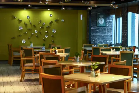 Pulun Hotel (Shaoxing Didang Shimao Plaza) Отели рядом с достопримечательностью «Shen's Garden»