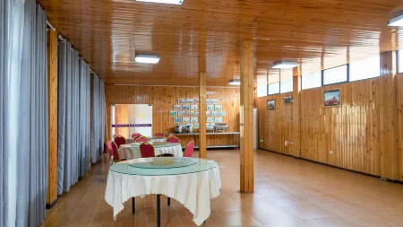 Yingshan Huahaili Hotel