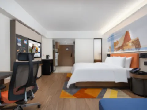 Hampton by Hilton Haikou East Railway Station Hotels near Five Figures' Temple