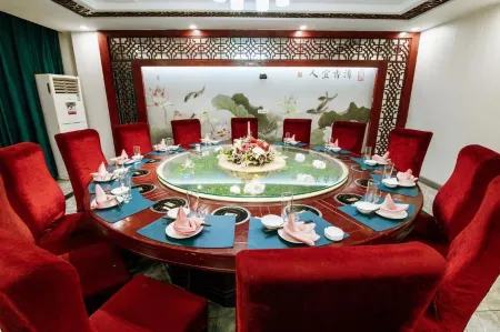 Xinye Jinding Business Hotel