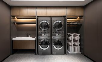 Homeinn Plus Hotel (Shanghai Xintiandi Lujiabang Road Subway Station)