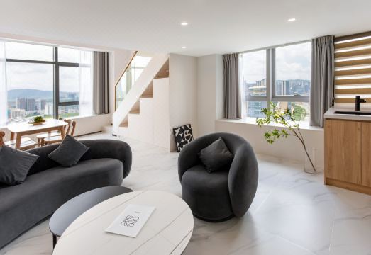 주변 쇼핑몰 전경