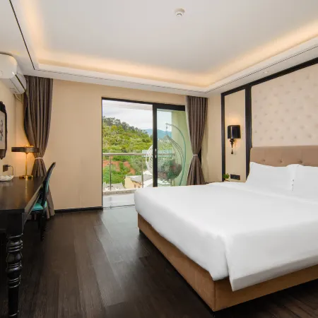 Hutu Hotel (Fuxian Lake Guanglong Town)