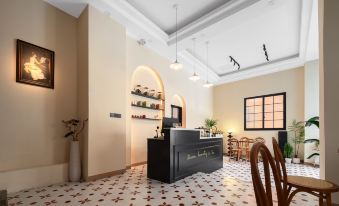 Salut Café Homestay