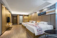 Century Yinhua Hotel (Enshi Cultural Center Plaza University for Nationalities)