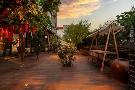 Sheyi Tea Culture Boutique Hotel (Hohhot Dazhaosi Branch) Отели рядом с достопримечательностью «Inner Mongolia University Gym Teaching Part»