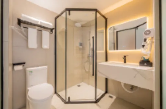 Xincai Hotel (Nanning Chaoyang Square Railway Station Subway Station Store)