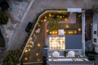 Sunshine pick up ｜ Coffee Private Custom Light Luxury Resort Hotel Hotel dekat Yunnan Lijiang Sports Development Center Multiple-use Hall