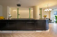 Tanjiu Hotel (Zhanggongqiao Food Street, Leshan Giant Buddha Scenic Area Branch)