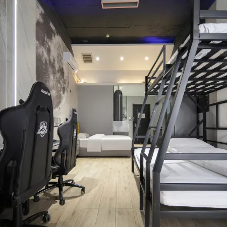 FengChaoLe esports hotel