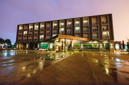 Hansanan Hotel Отели рядом с достопримечательностью «Wat Phra Si Rattana Mahathat»