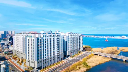 Dominiclava Sokco Отели рядом с достопримечательностью «Sokcho City Museum & Displaced Civilians Folk Village»