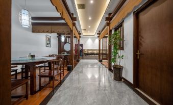 Qianna QianXun Hotel (Fangte)