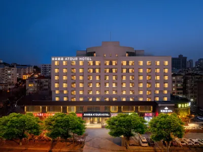 Qingdao May Fourth Square McKellar Atour Hotel Hotels in Landschaft bei Shilaoren