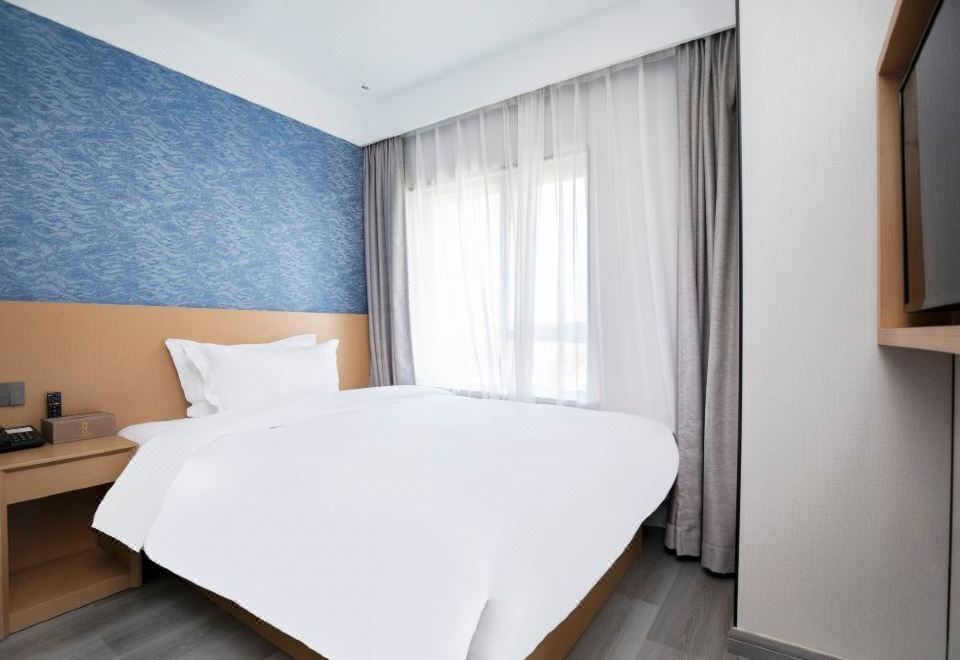 Qingmu Hotel (Nanjing Shanghai Road Subway Station Shigu Road)