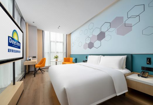 데이즈 인 바이 윈덤의 30층 조식당에서 보이는 도시 전망