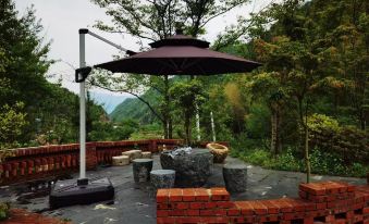 Yuexi Zhuyu Mountain House B&B