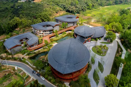 CHENGDU PARK CITY Отели рядом с достопримечательностью «Xilai Ancient Town»