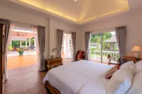 Phi Private Villa: Luxury 4 beds Riverside & Pool: Near old town*Breakfast, Laundry, Free pickup Hotels in Pa Tan