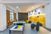 Nanshanshe Panorama Hotel (Xijiang Qianhu Miao Village Observation Deck Branch) Hotel di Leishan