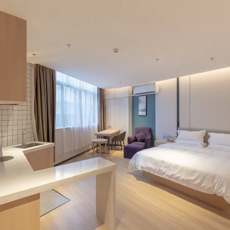 Guiping Clover Holiday Hotel