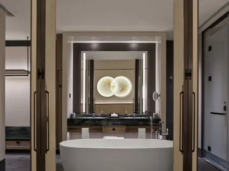 Suzhou Banyan Tree Yangcheng Lake Отели рядом с достопримечательностью «Yangcheng Lake Lotus Island»