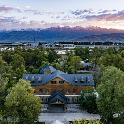 Narat Linyin Hotel (Narat Scenic Area Branch) Hotels near Tianjietai Stone Platform