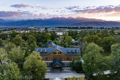 Narat Linyin Hotel (Narat Scenic Area Branch) Hotels in Xinyuan