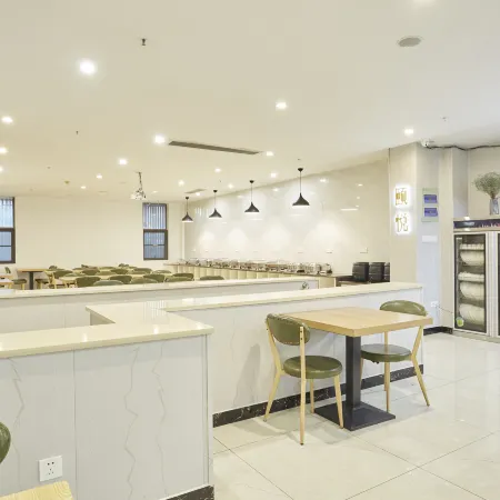 Yiyue Online Apartment (Hangzhou Bay Century City)