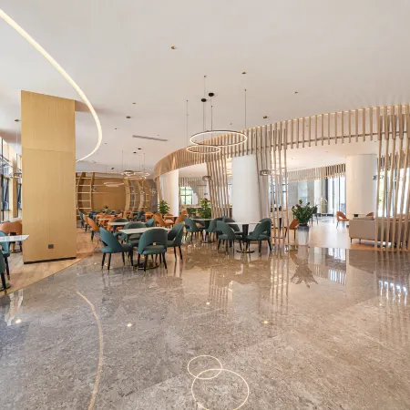 Rezen Kingtown Hotel